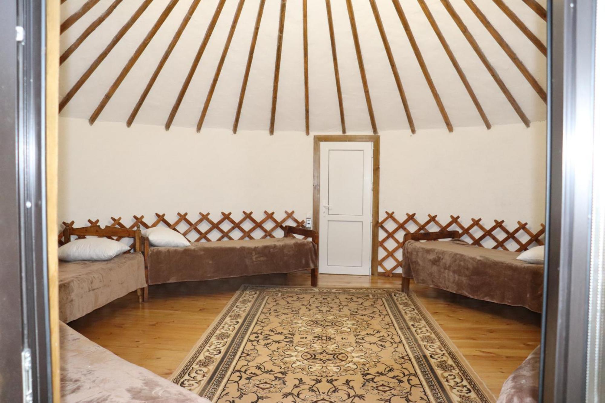 Happy Nomads Yurts & Hostel Karakol Exterior foto