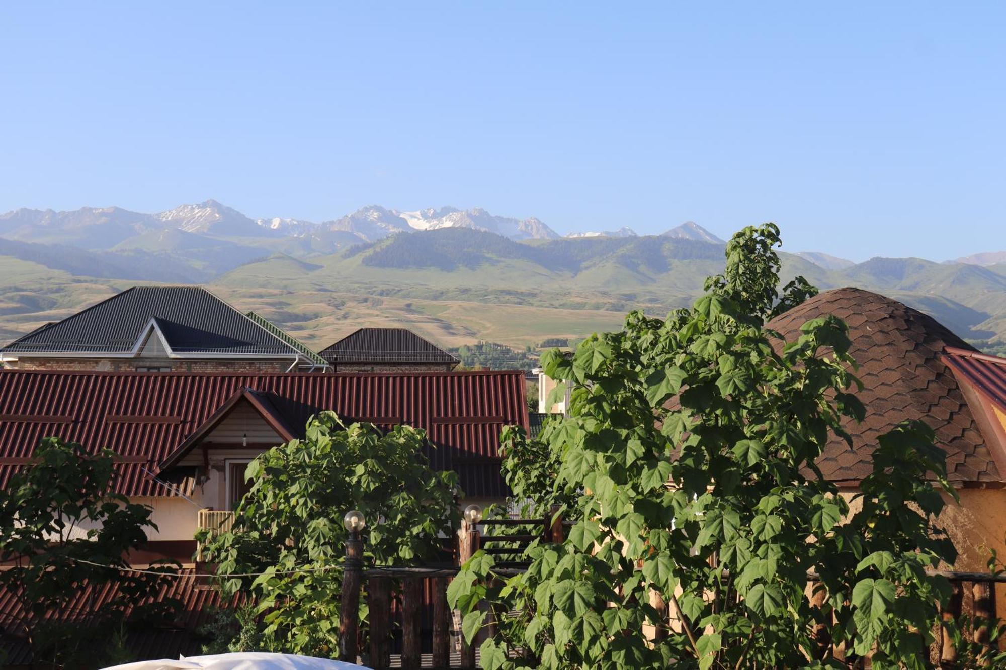 Happy Nomads Yurts & Hostel Karakol Exterior foto