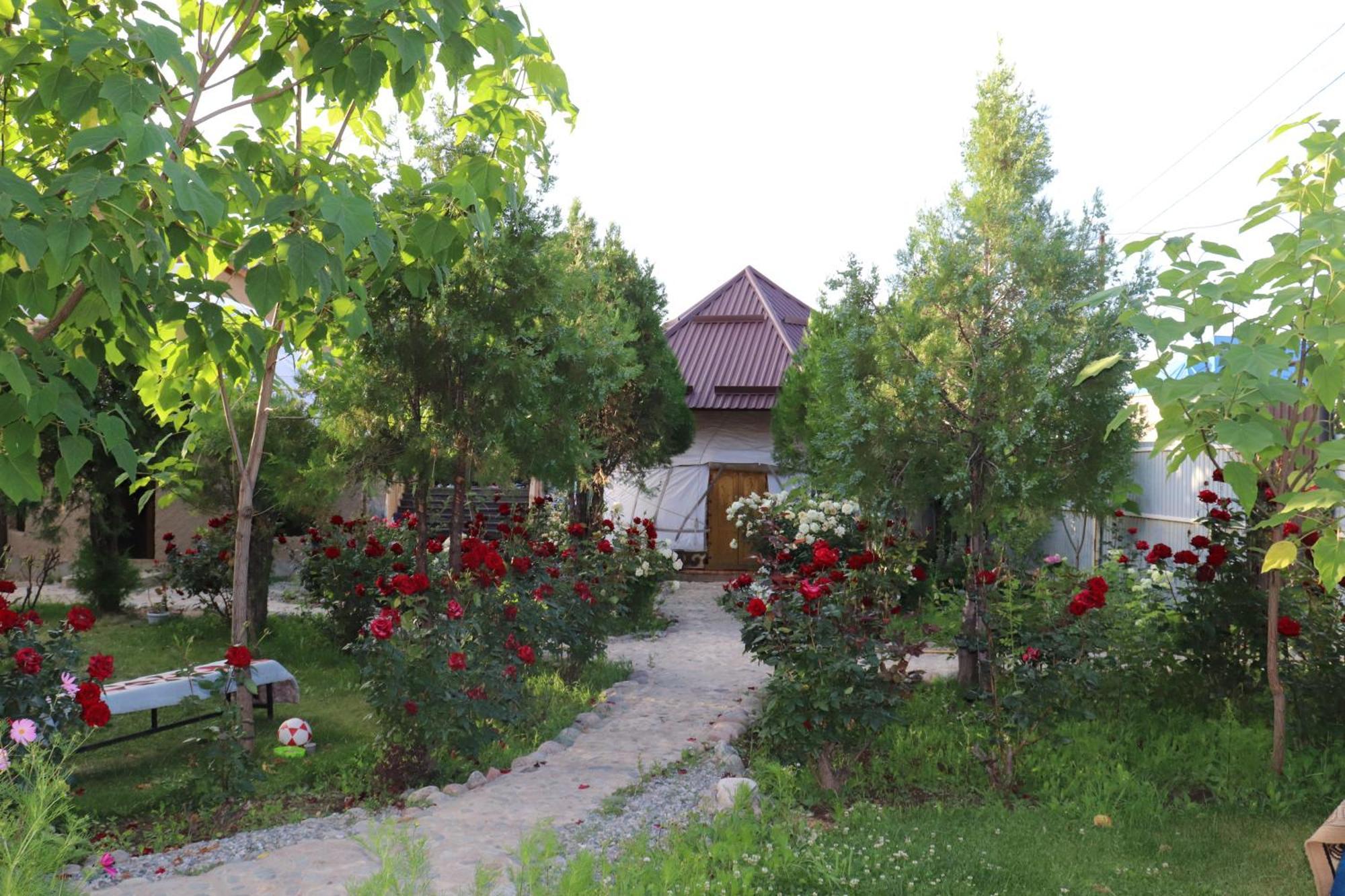 Happy Nomads Yurts & Hostel Karakol Exterior foto