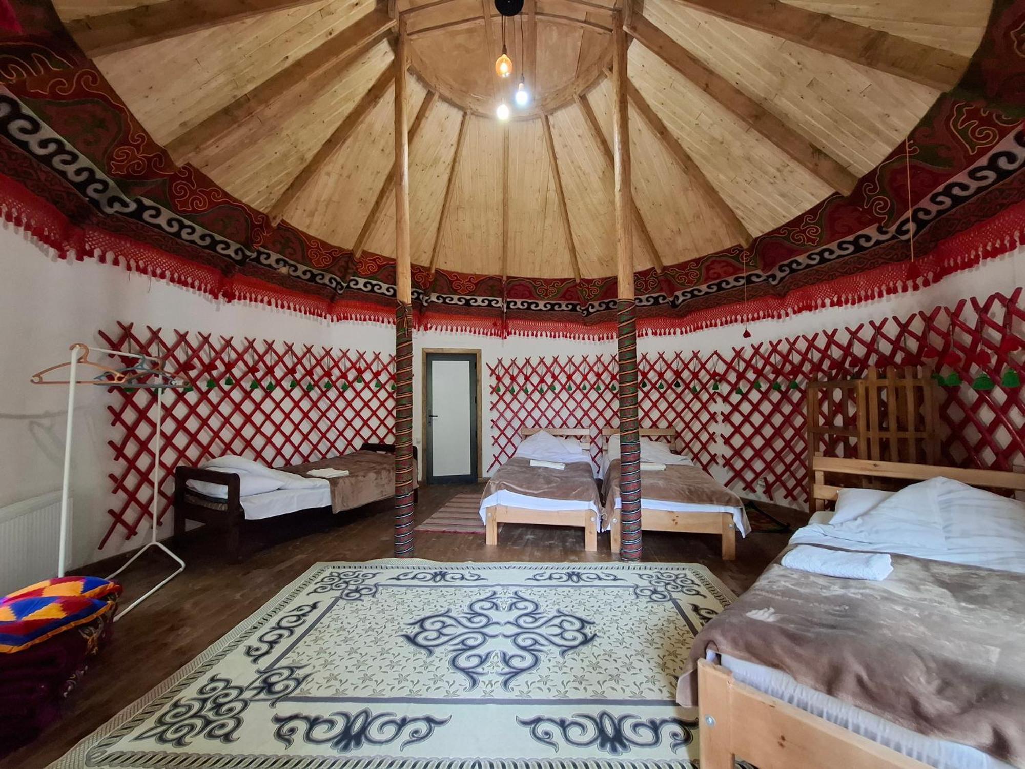 Happy Nomads Yurts & Hostel Karakol Exterior foto